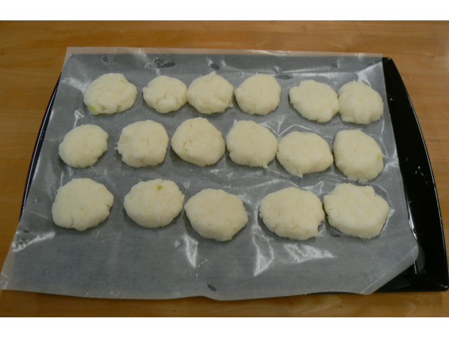 丸く形成します。