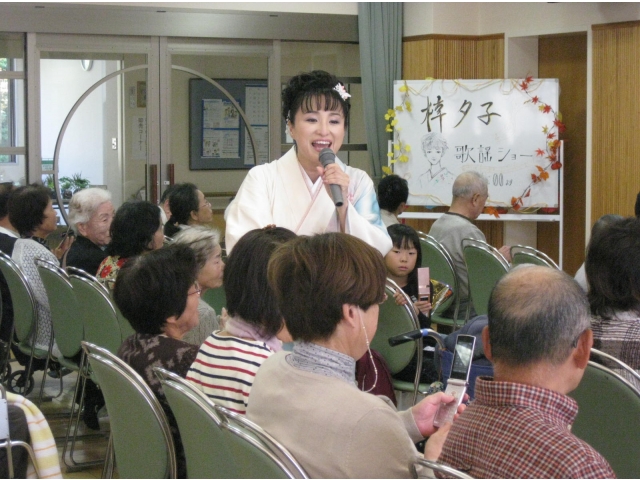 高浜市出身演歌歌手「梓　夕子」さんの歌謡ショー