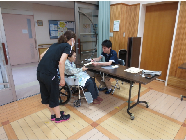 自分の名前を伝えて受付