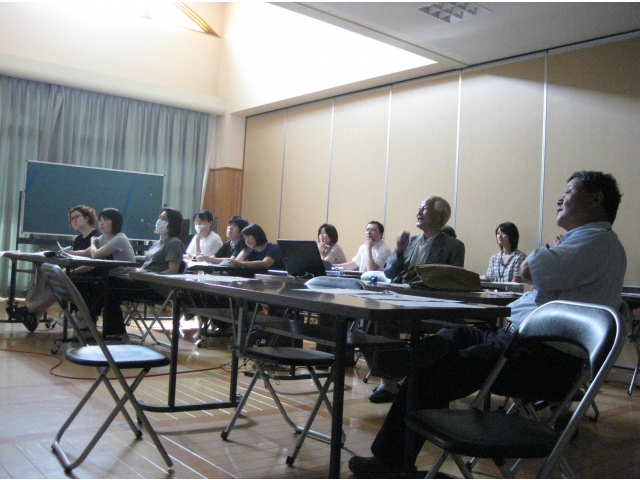 産業医の先生が研修をしてくださいます。