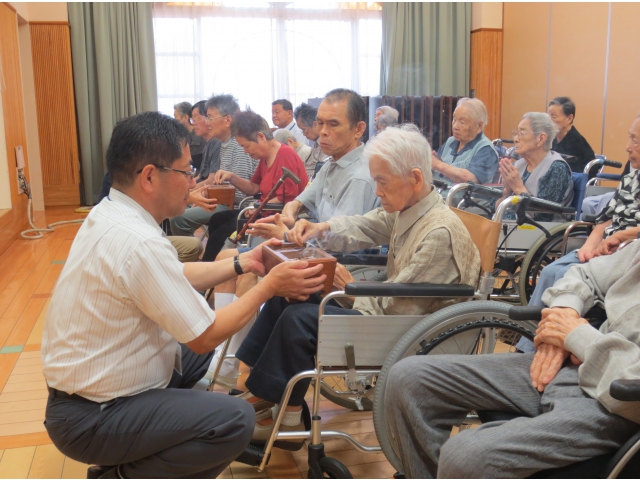 順番に焼香しました