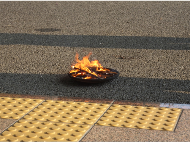 玄関で行いました