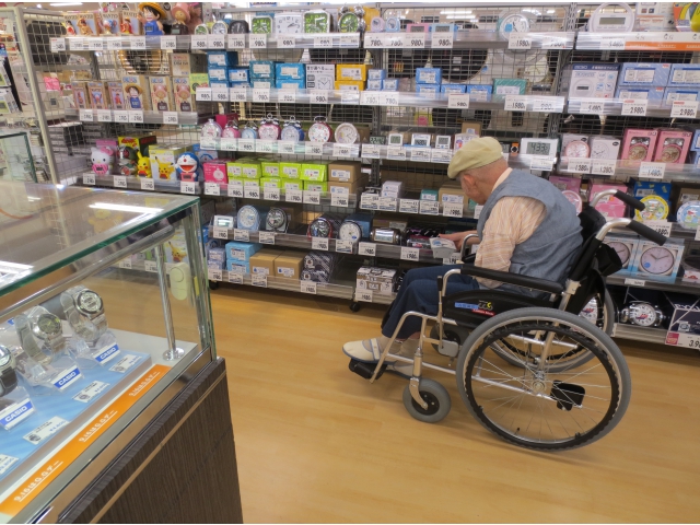 店内を見て回り