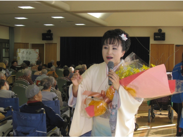 梓夕子さんの歌謡ショー