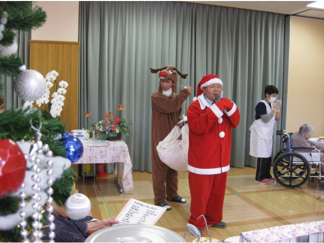 サンタクロースの登場です。