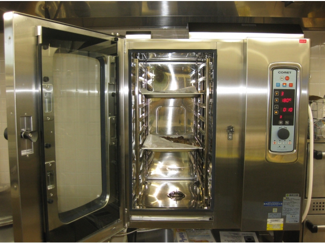 こちらが、スチームコンベクションオーブンです。
おいしいご飯が出来そうです。