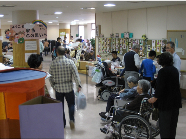 とってもたくさんの家族の方地域の方が集まって頂きました。