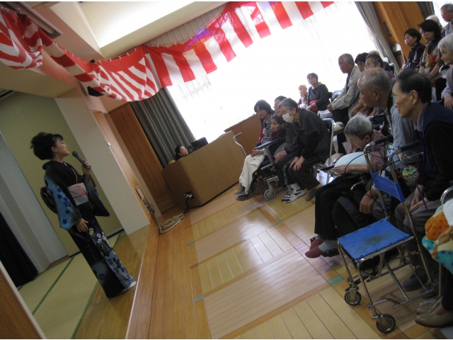 最後のトリは演歌歌手
「梓夕子」さんです。