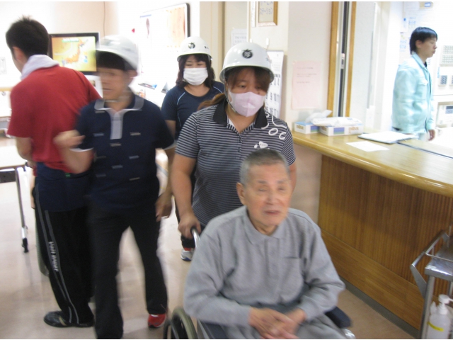 利用者様を
いち早く逃げて頂きます。