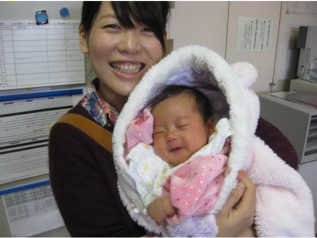 生後1か月の赤ちゃんです！
笑ってくれてます。かわいいです！
