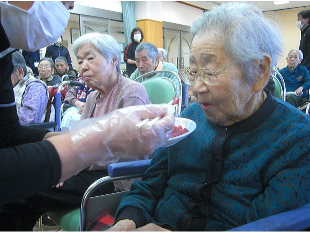 「はい、どうぞ！」
「うまいっ（8分音符）（8分音符）」