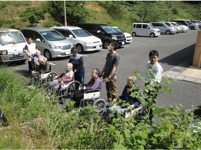 苑内を散歩（8分音符）　
気持ちがいいですね（8分音符）（8分音符）