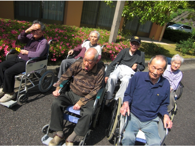 "いい天気～”"花もきれい！”っとの声が…