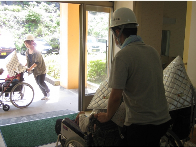 急ぎ、かつ安全に避難