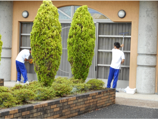 食堂の窓掃除。
ありがとうございます。