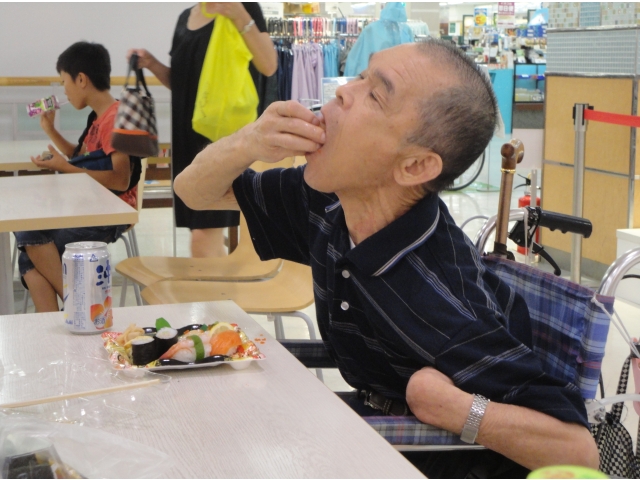 やっぱり握り寿司はおいしい（8分音符）