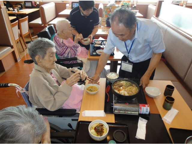 おいしそう。いただきま～す！