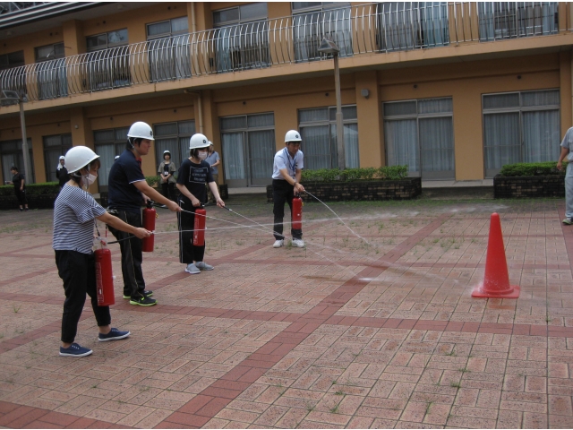 訓練用の消火器で…
