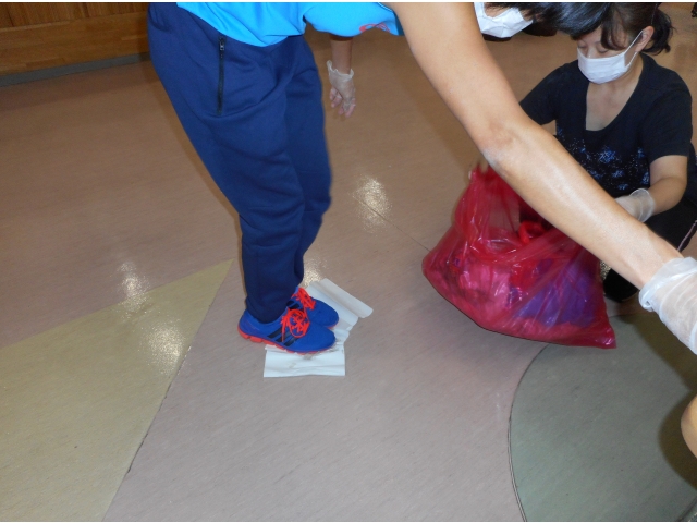 最後に足も消毒！！