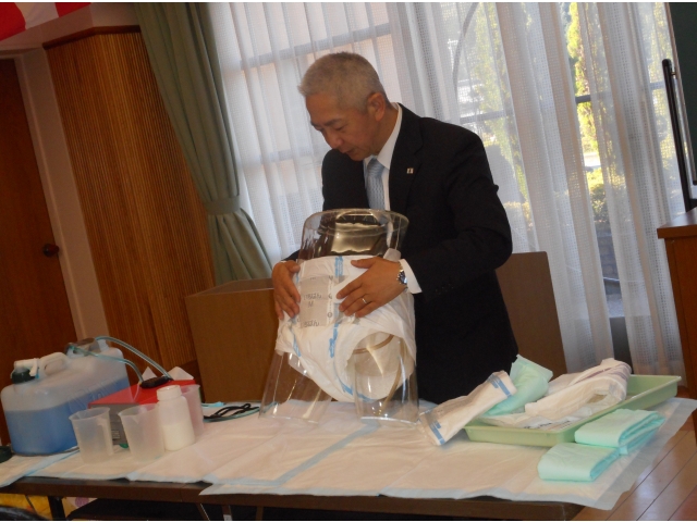 オムツのメーカーの方に直接指導を受けました