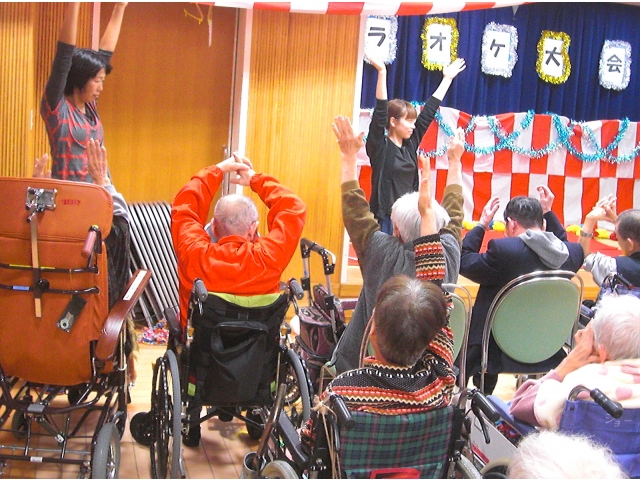 最後はみんなで“リハビリ体操”