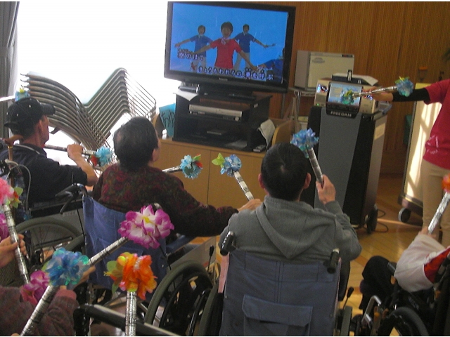 カラオケの機械を使って・・・