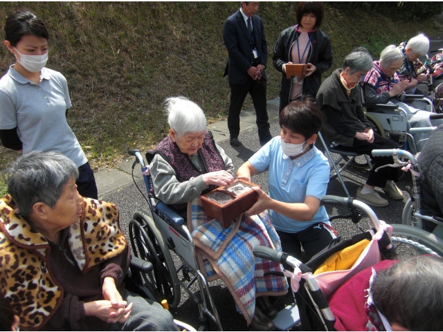 順番に焼香しました