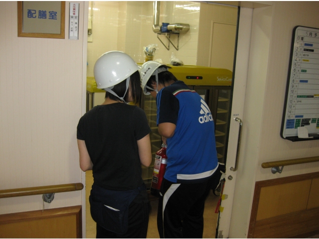 消火器を使って
初期消火を行います