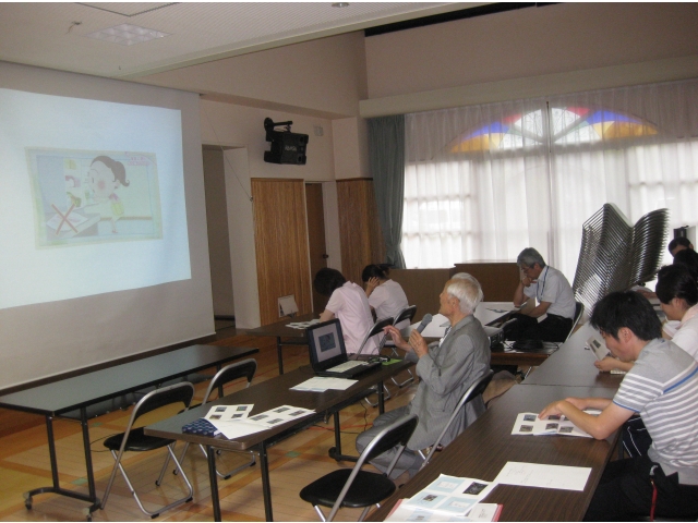 介護員、看護師、管理栄養士、厨房職員等、多職種が講義を受けました。