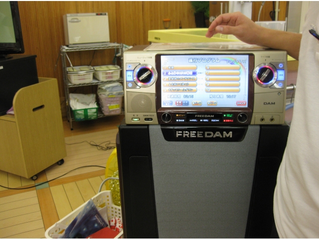 歌以外にも体操などたくさんのプログラムが入っています