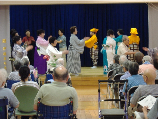 ボランティアによる日本舞踊