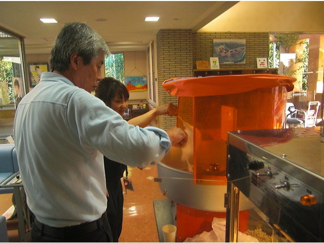 綿菓子には苑長の指導が！？