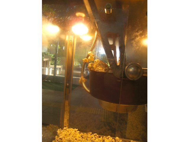 はじけるポップコーン！