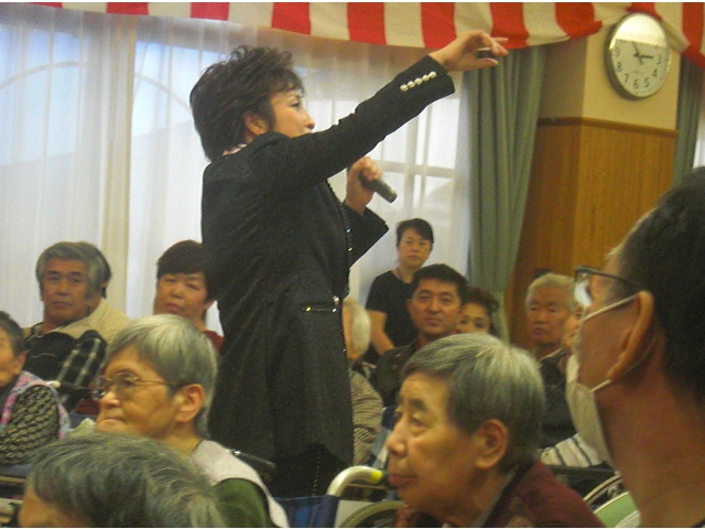 美しくも力強い声が会場中に力をくださいます。