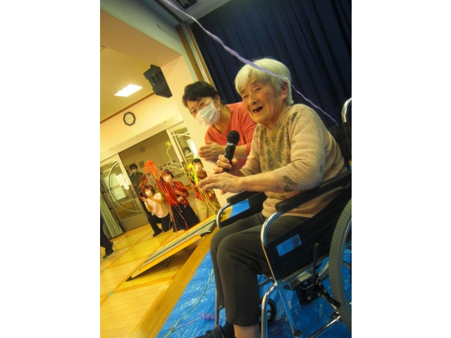 「露営の歌」力強い歌声！