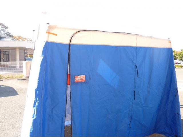 オムツ交換もできそうな大型テント！