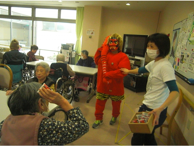 勇敢にも職員を助ける利用者様。