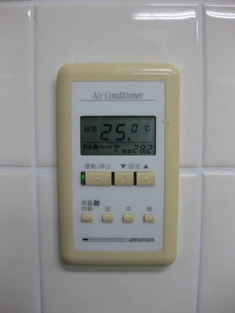 エアコンフルパワーでも暑い…