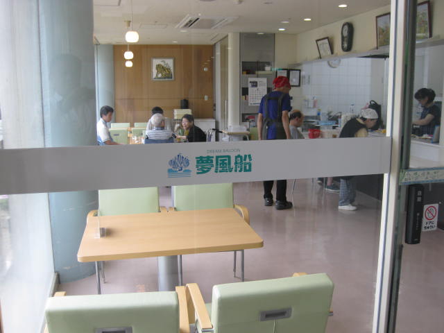 明るく清潔感のある喫茶店です