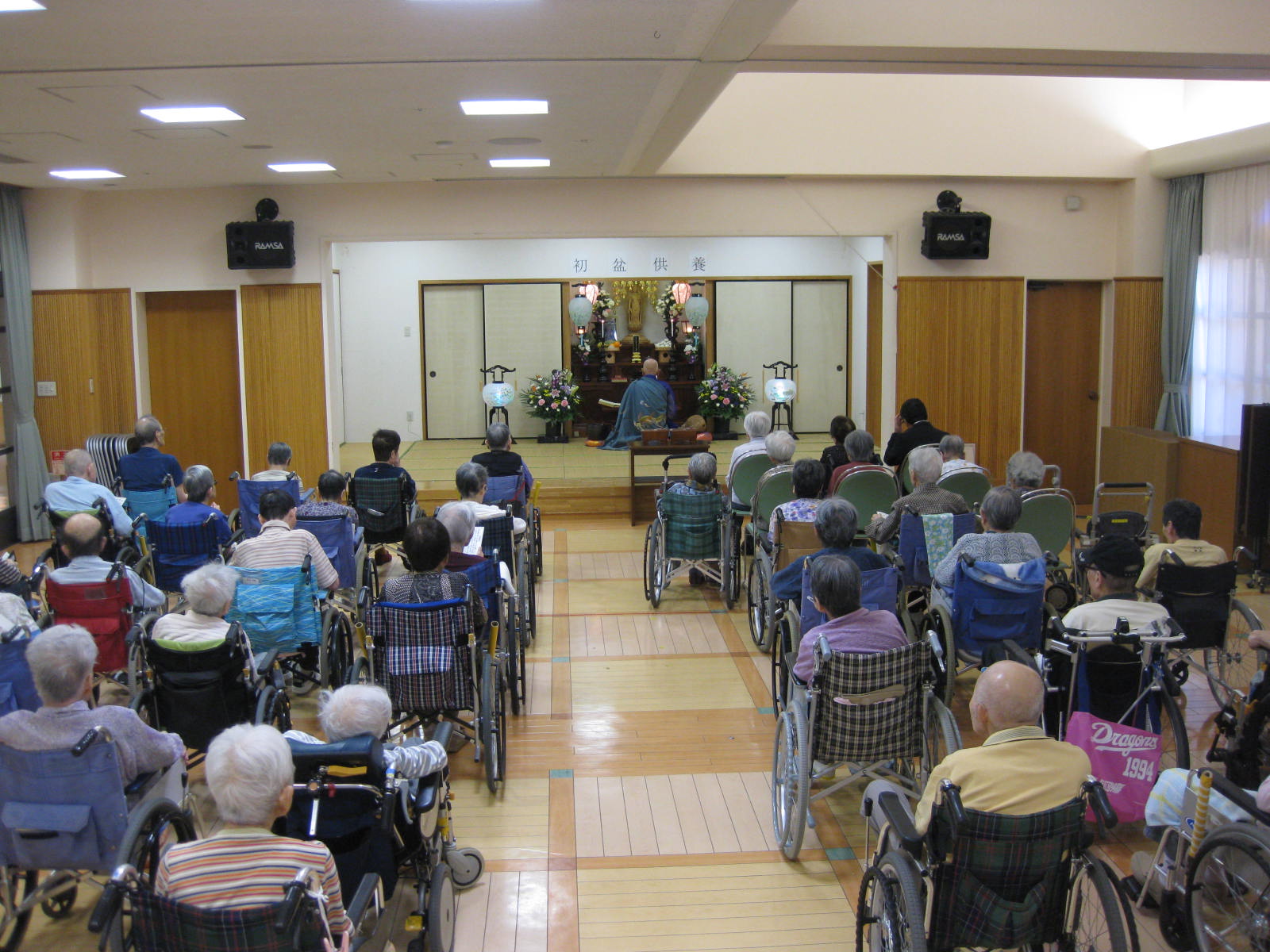 清海寺老僧による読経