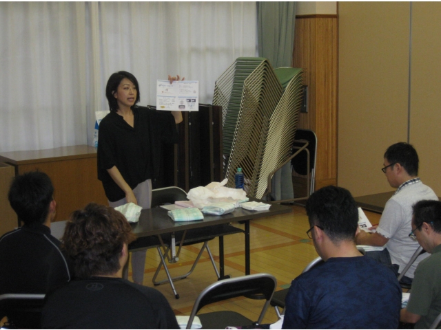 オムツのメーカーの方に直接指導を受けました