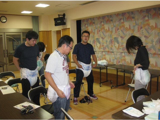 オムツの当て方を実践しました