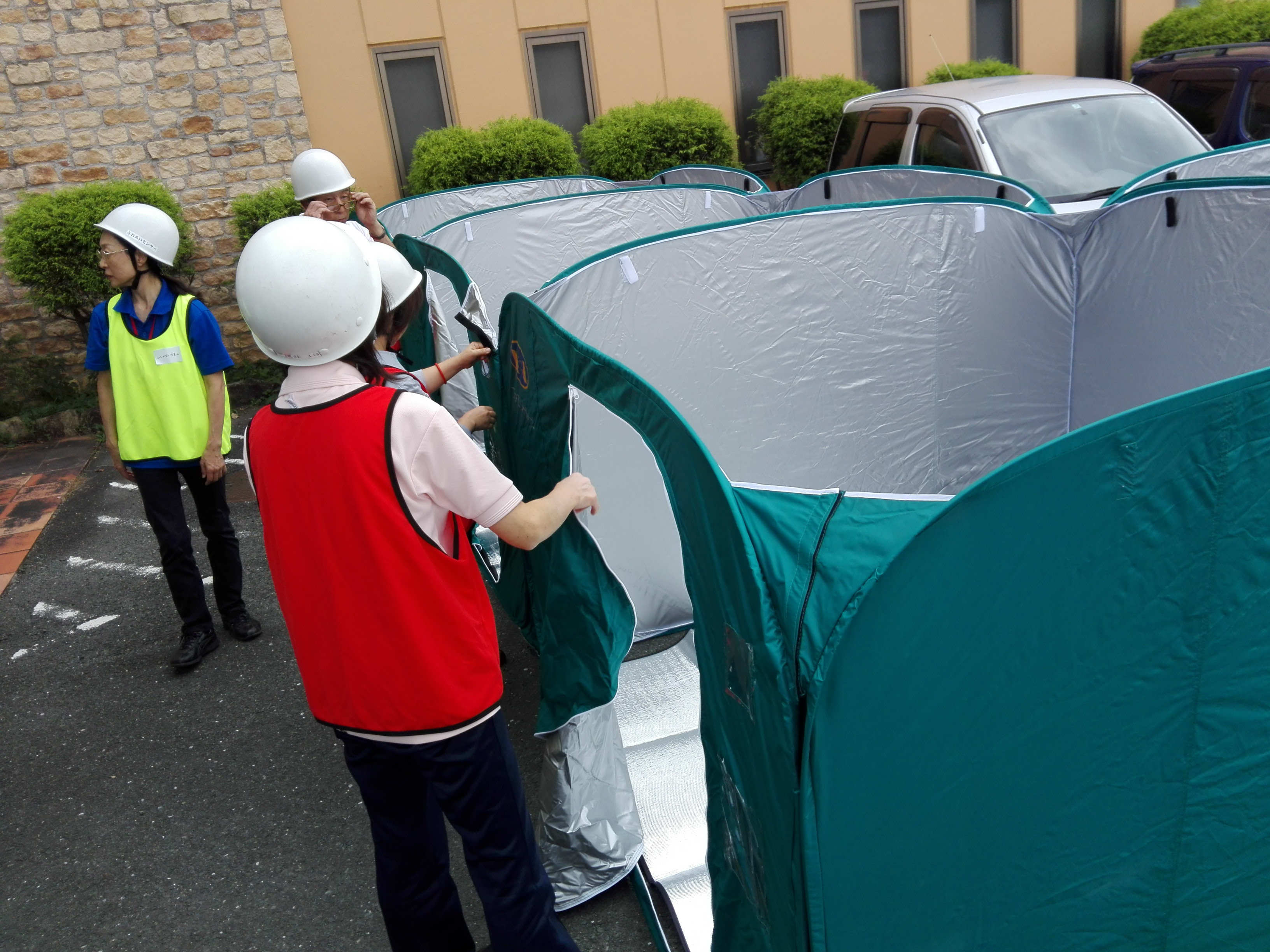 仮設パーテーション組立