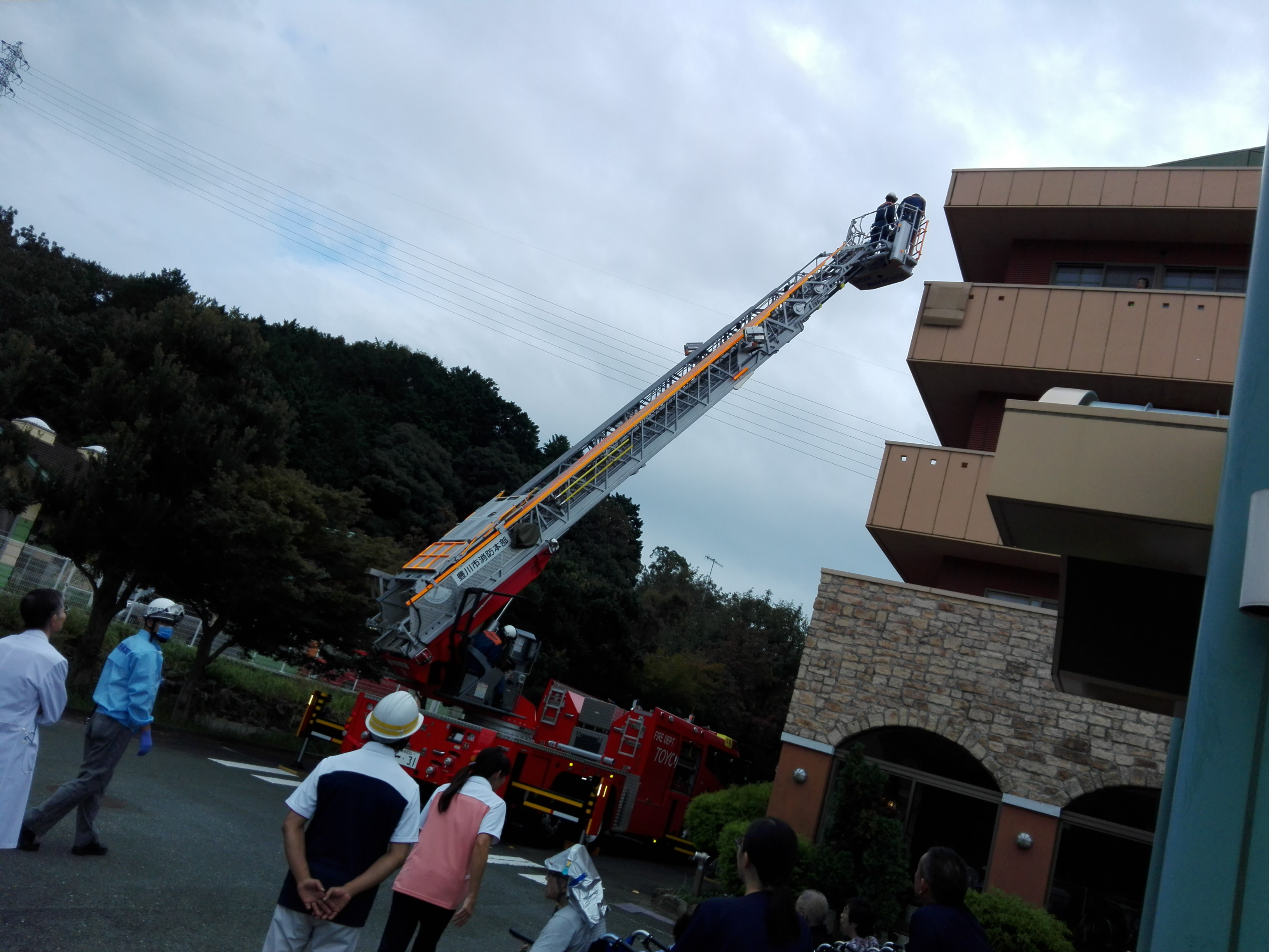 はしご車による救助訓練