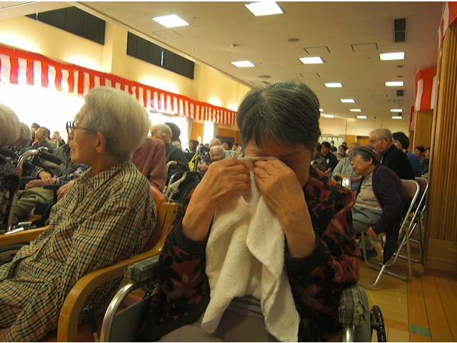 感動のあまり涙ぐむ方も・・・。。