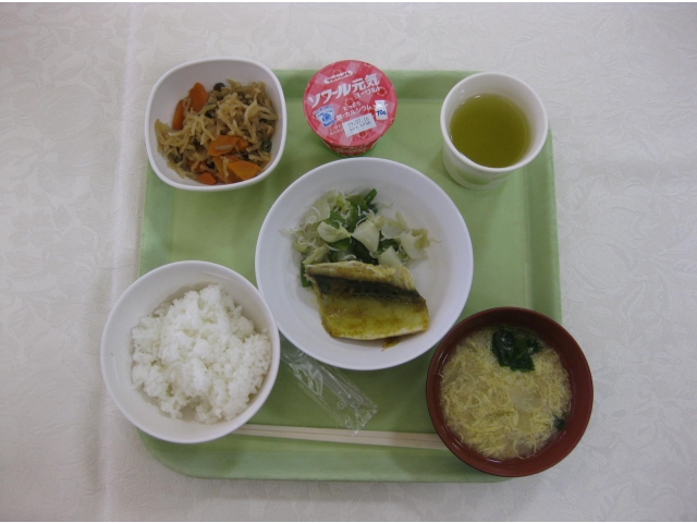 本日の昼食　サバのカレー風味焼き　切干大根　かき玉汁　ヨーグルト