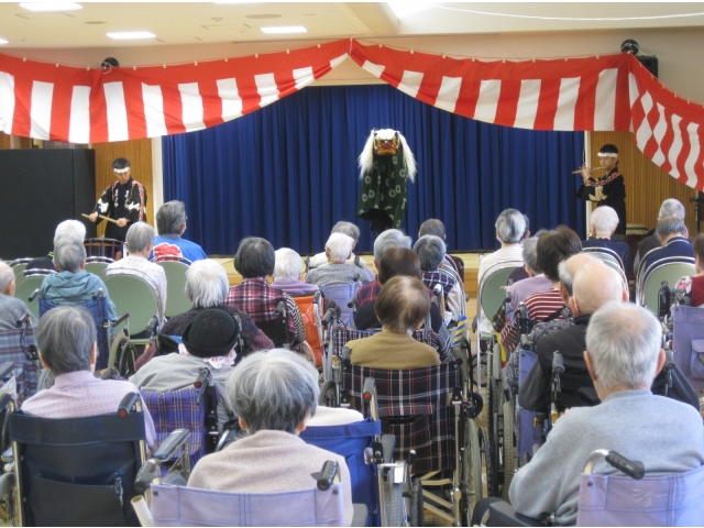 太鼓と獅子　迫力満点❕