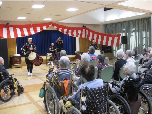 感動で涙する利用者さんも…