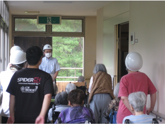 無事に完了しました。自然災害や火事は突然起こるもの。「いざというとき」はすぐに来るかもしれません。万全の備えをしておきたいと思います。                                          　　　　　　　　　　　　　　 　　　　　　　愛厚ホーム　豊川苑