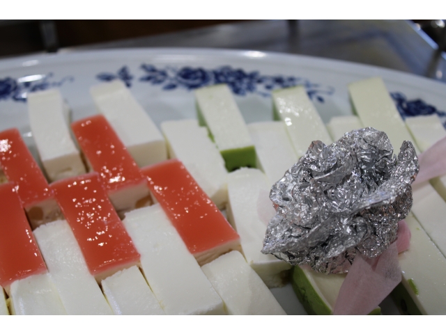 アルミのバラは厨房職員自作！